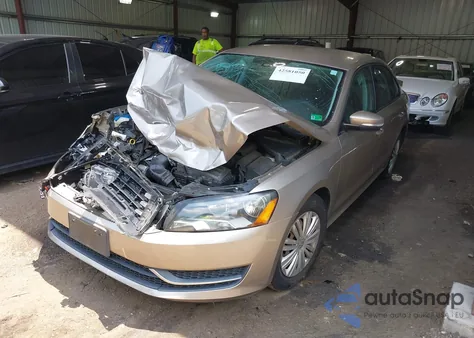 2015 Volkswagen Passat 1.8T S z USA, uszkodzony, nr VIN 1VWAT7A37FC028556